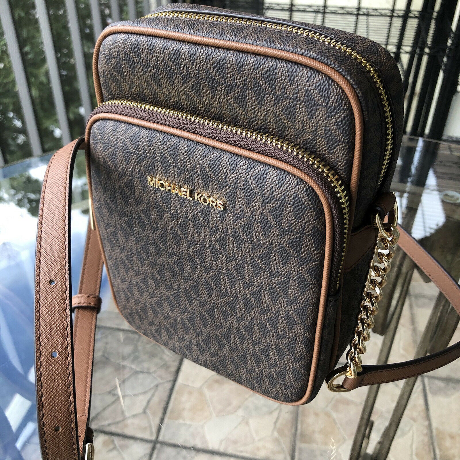 Stylish Michael Kors Women's Crossbody Handbag - PVC/Leather Messenger Purse for Effortless Chic