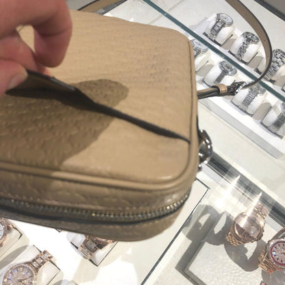 Stylish Michael Kors Women's Crossbody Handbag - PVC/Leather Messenger Purse for Effortless Chic