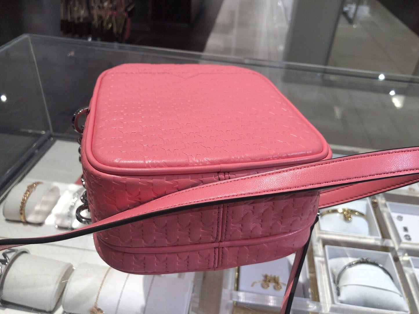 Stylish Michael Kors Women's Crossbody Handbag - PVC/Leather Messenger Purse for Effortless Chic