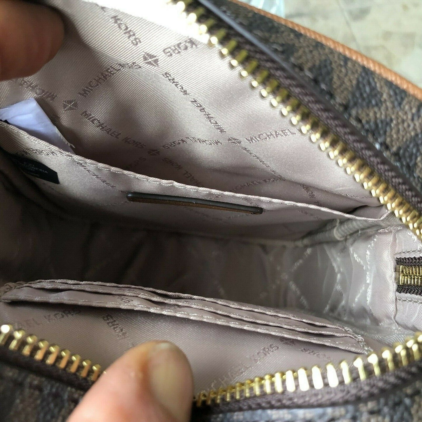 Stylish Michael Kors Women's Crossbody Handbag - PVC/Leather Messenger Purse for Effortless Chic