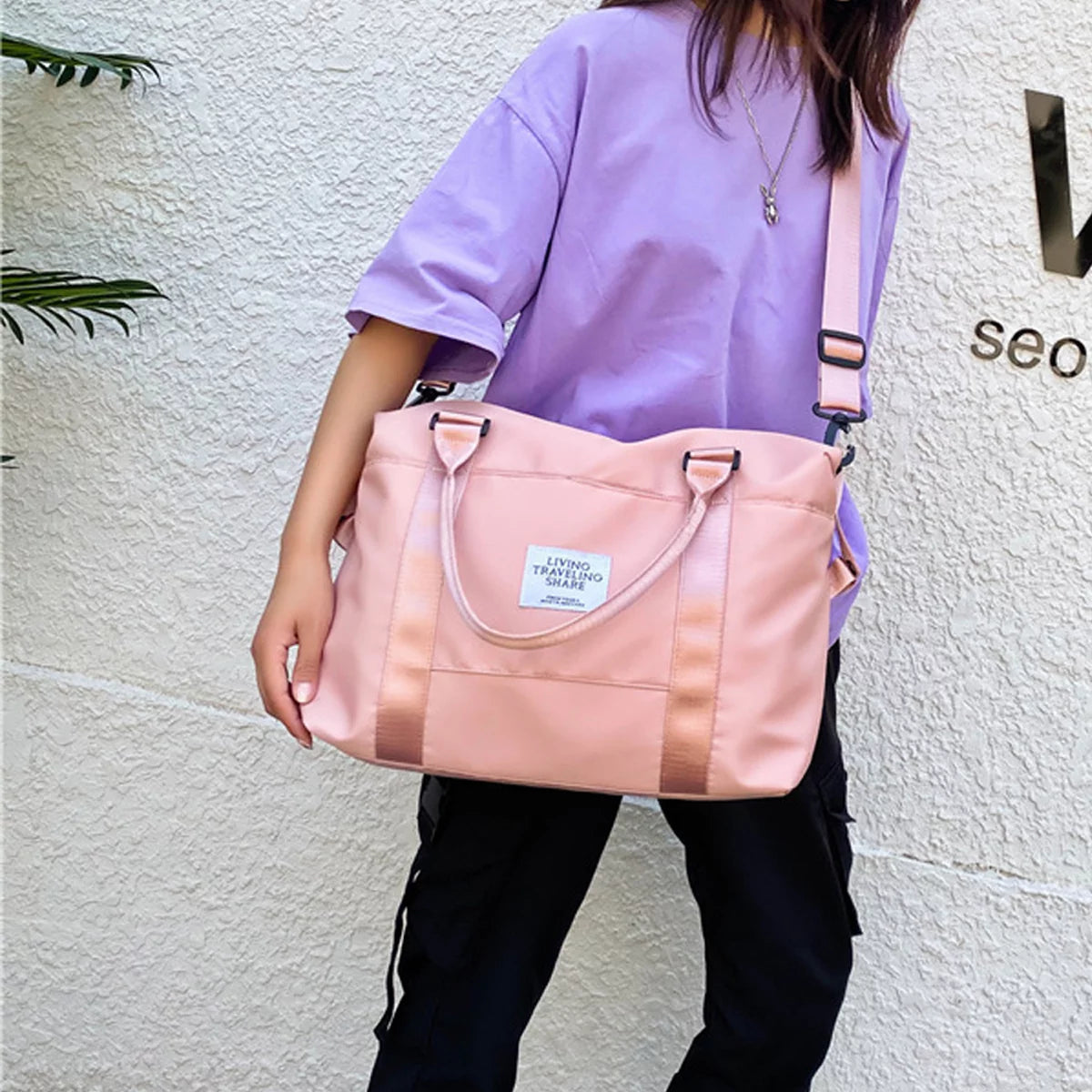 Stylish Women's Travel Duffel Bag - Versatile Gym Tote & Weekend Getaway Essential