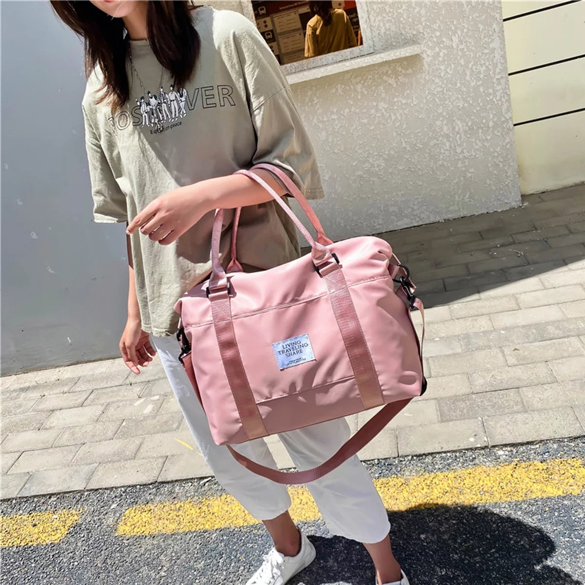 Stylish Women's Travel Duffel Bag - Versatile Gym Tote & Weekend Getaway Essential