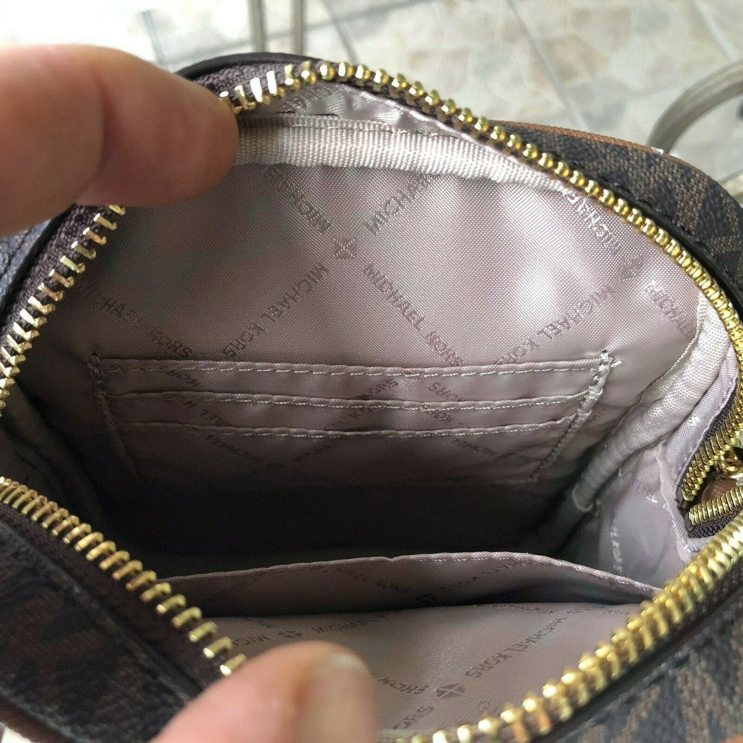 Stylish Michael Kors Women's Crossbody Handbag - PVC/Leather Messenger Purse for Effortless Chic