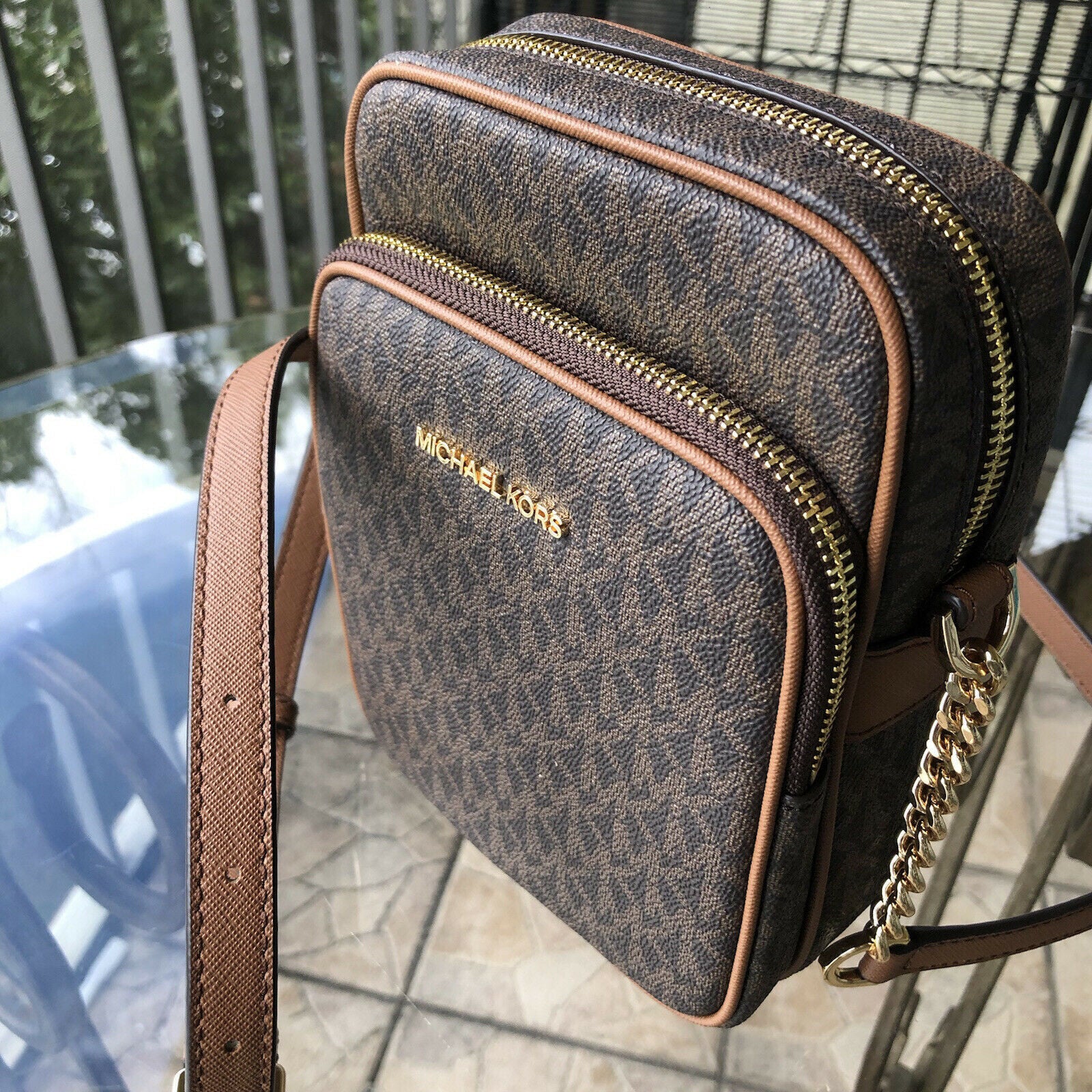 Stylish Michael Kors Women's Crossbody Handbag - PVC/Leather Messenger Purse for Effortless Chic