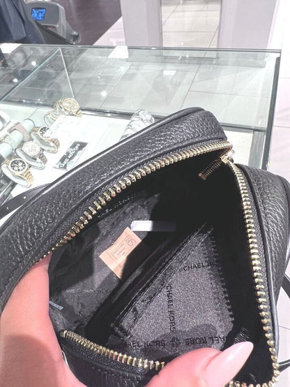 Stylish Michael Kors Women's Crossbody Handbag - PVC/Leather Messenger Purse for Effortless Chic