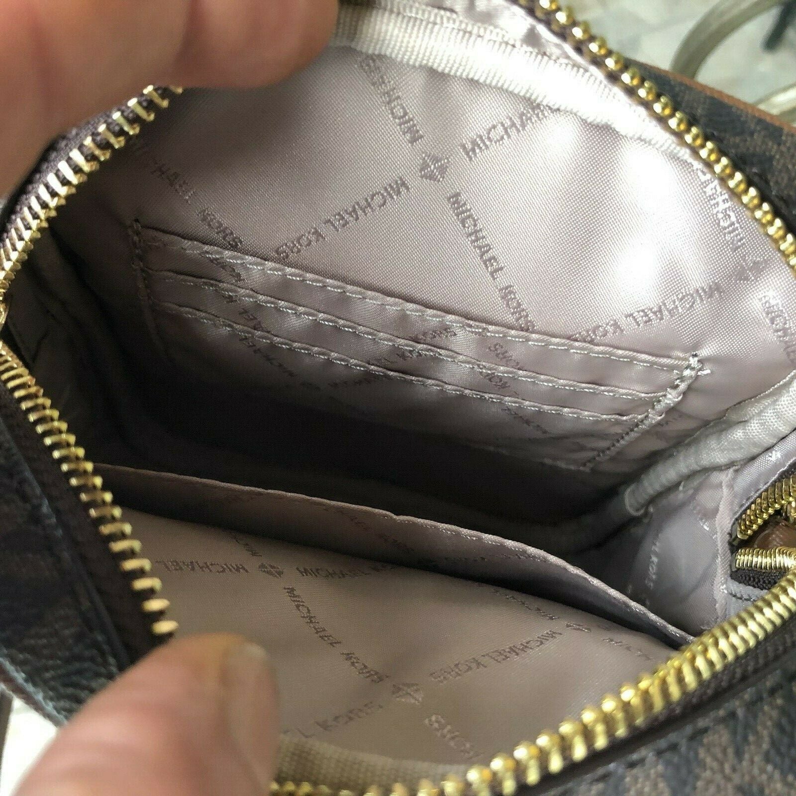 Stylish Michael Kors Women's Crossbody Handbag - PVC/Leather Messenger Purse for Effortless Chic