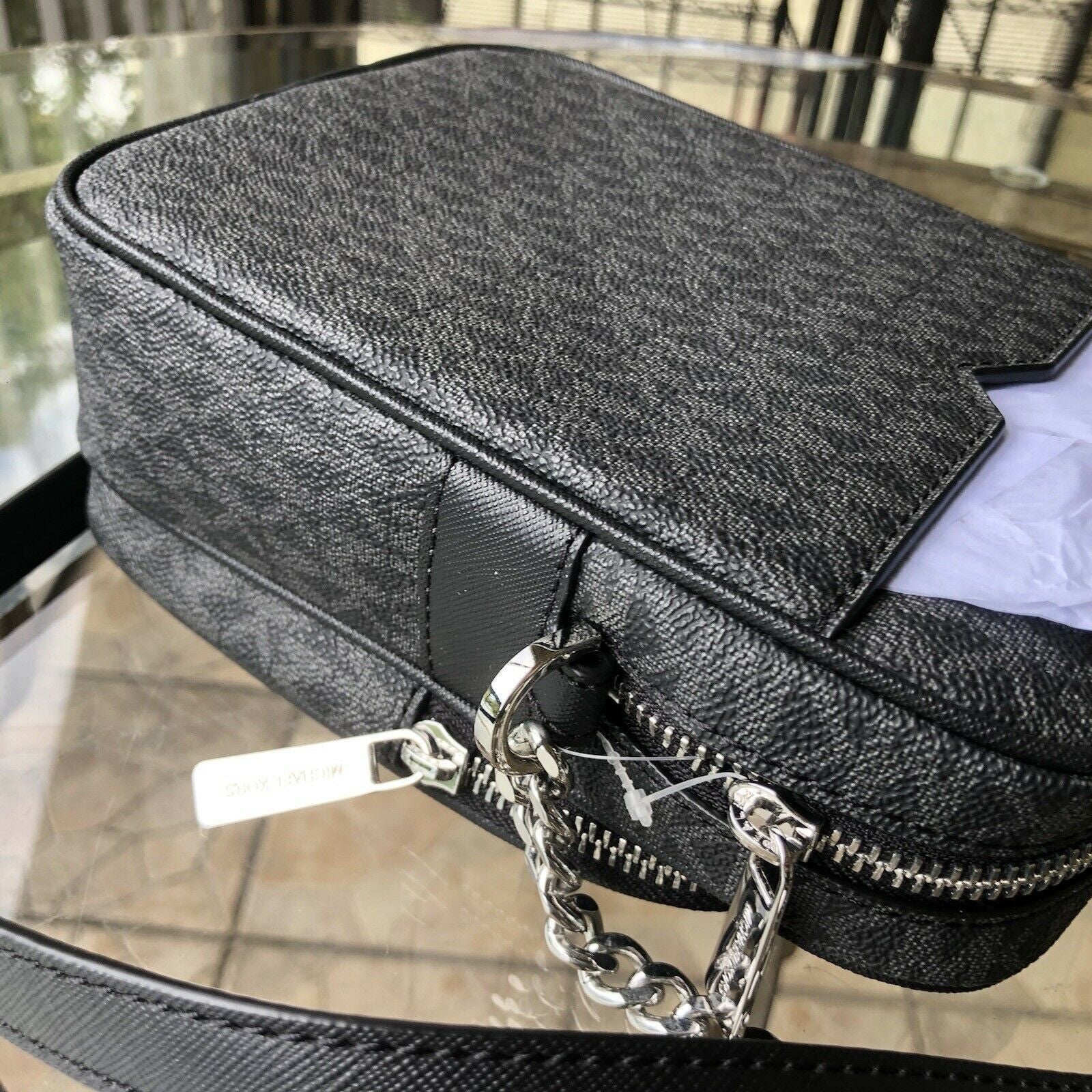 Stylish Michael Kors Women's Crossbody Handbag - PVC/Leather Messenger Purse for Effortless Chic
