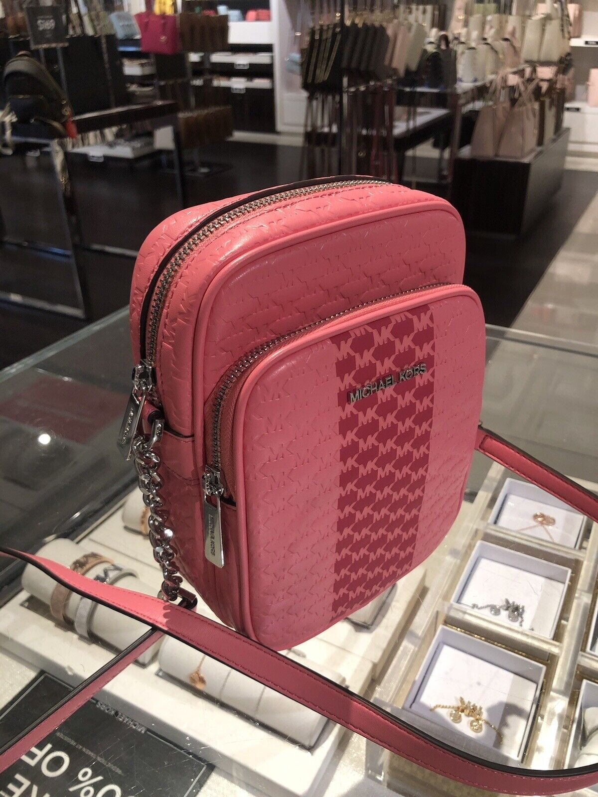 Stylish Michael Kors Women's Crossbody Handbag - PVC/Leather Messenger Purse for Effortless Chic
