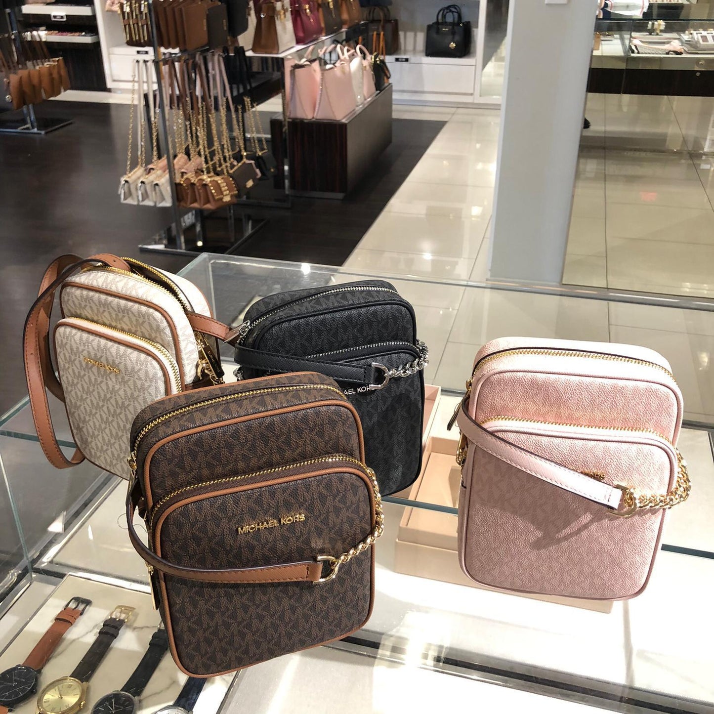 Stylish Michael Kors Women's Crossbody Handbag - PVC/Leather Messenger Purse for Effortless Chic